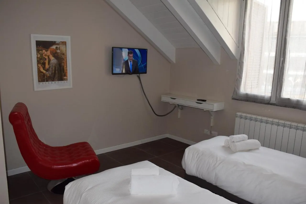 B&B Leonardo Rho 3*,  Italia