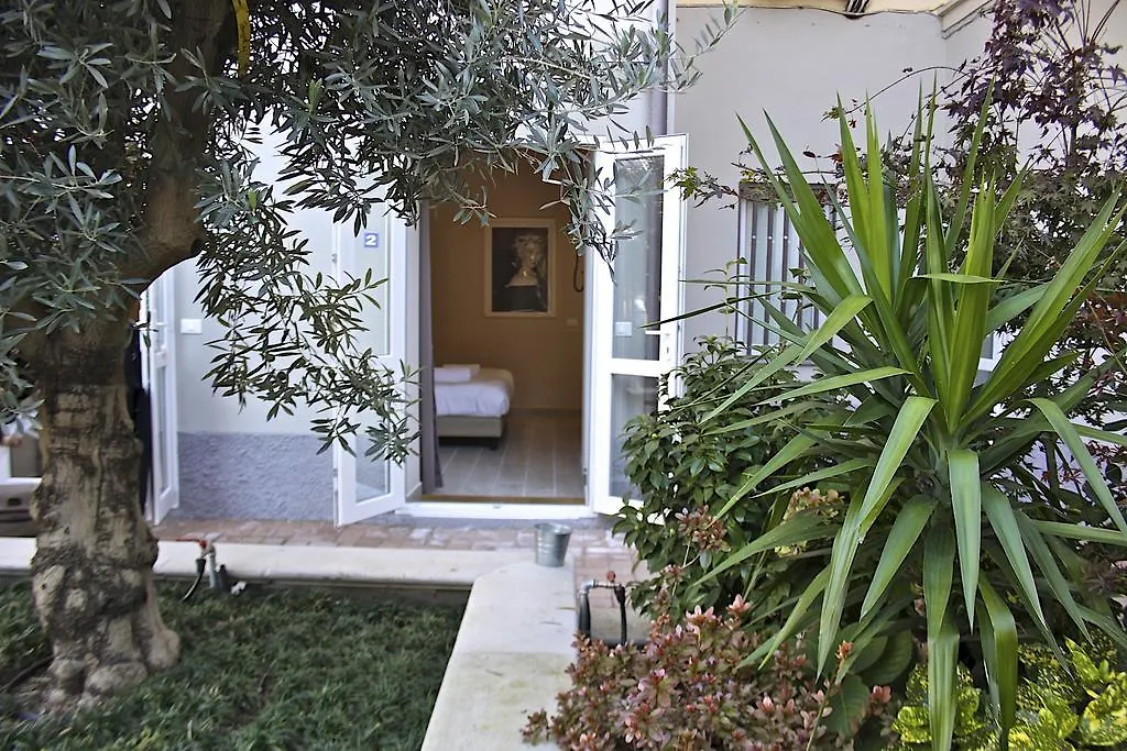 B&B Leonardo Rho Guest house