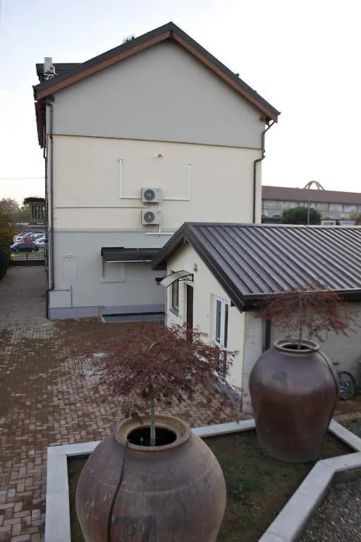 B&B Leonardo Rho