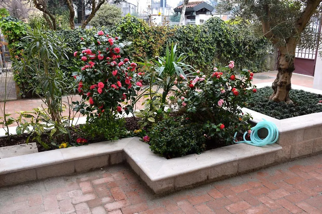 Guest house B&B Leonardo Rho